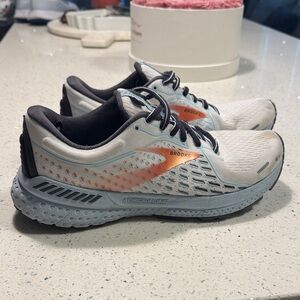 Brooks Women's Athletic Shoes